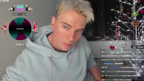 Snapshot of nicoslowmoo chatting on December 19, 2025, 10:28 pm NicoSlowmoo online show from December 19, 2025, 10:28 pm