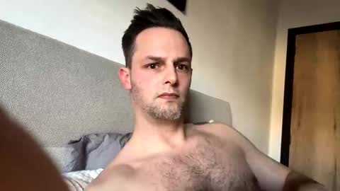 Snapshot of nigel49 chatting on December 2, 2025, 1:05 pm nigel49 online show from December 2, 2025, 1:05 pm