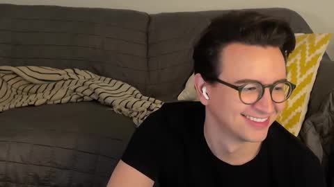 Snapshot of nigelhart chatting on December 18, 2024, 2:42 am Nigel Hart online show from December 18, 2024, 2:42 am