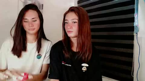 Snapshot of night_crystal1111 chatting on June 9, 2026, 1:39 am night_crystal1111 online show from June 9, 2026, 1:39 am