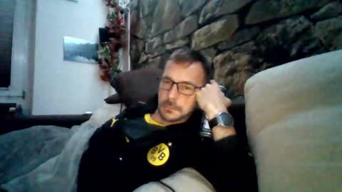 MikeVanDyck online show from October 28, 2025, 7:16 pm