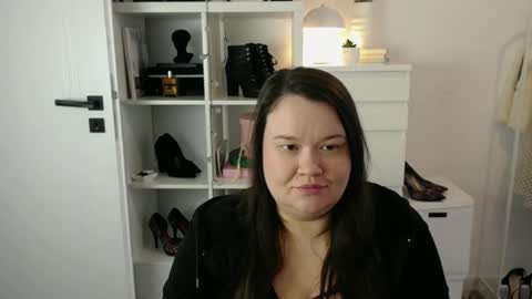 Holly online show from April 9, 2026, 7:03 am