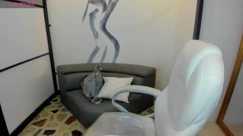 Snapshot of niickyjones chatting on February 13, 2025, 9:17 pm Anni online show from February 13, 2025, 9:17 pm