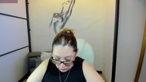 Snapshot of niickyjones chatting on February 23, 2025, 10:31 pm Anni online show from February 23, 2025, 10:31 pm