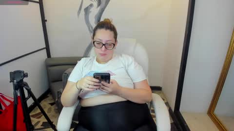 Snapshot of niickyjones chatting on February 26, 2025, 10:20 pm Anni online show from February 26, 2025, 10:20 pm