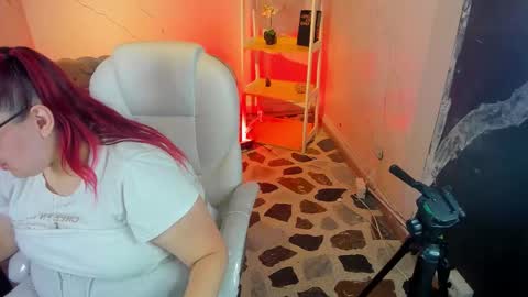 Snapshot of niickyjones chatting on November 9, 2025, 3:10 pm Anni online show from November 9, 2025, 3:10 pm