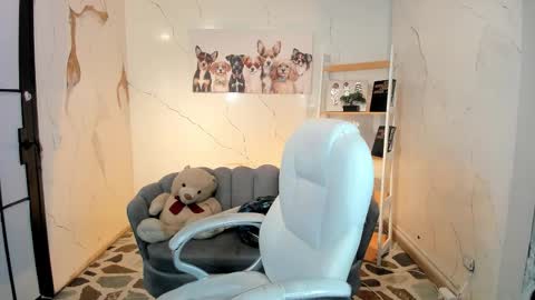 Snapshot of niickyjones chatting on November 16, 2025, 8:25 pm Anni online show from November 16, 2025, 8:25 pm