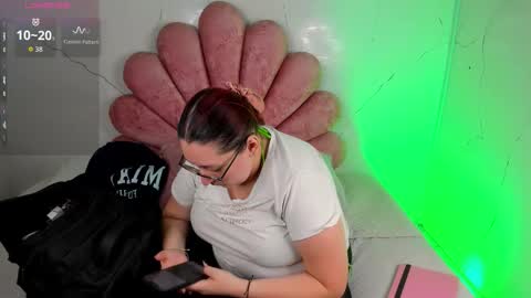 Snapshot of niickyjones chatting on February 6, 2026, 10:24 pm Anni online show from February 6, 2026, 10:24 pm