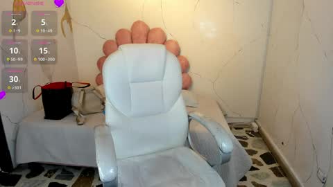 Snapshot of niickyjones chatting on April 1, 2026, 5:08 am Anni online show from April 1, 2026, 5:08 am