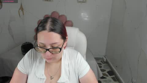 Snapshot of niickyjones chatting on April 3, 2026, 4:43 am Anni online show from April 3, 2026, 4:43 am