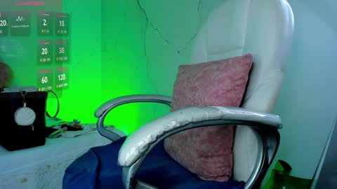 Snapshot of niickyjones chatting on April 11, 2026, 7:45 am Anni online show from April 11, 2026, 7:45 am