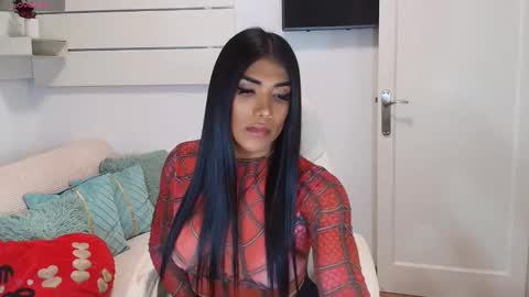 Snapshot of niickylovee chatting on October 10, 2025, 2:43 am Nicolle Bustamante online show from October 10, 2025, 2:43 am