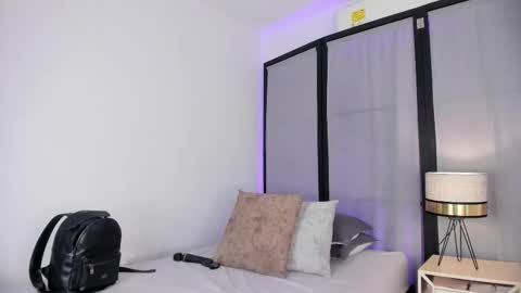 Niicole online show from February 20, 2026, 10:10 pm