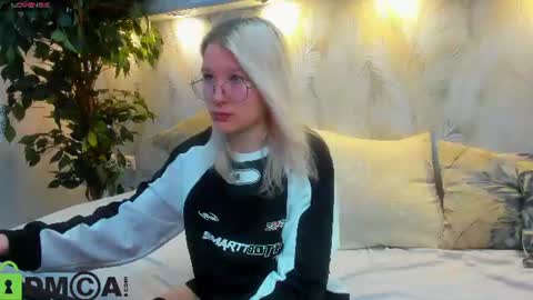 Nika Sm online show from August 6, 2026, 9:22 am