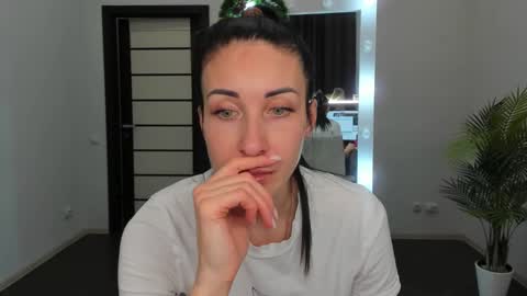 Snapshot of nikamiles chatting on December 7, 2024, 3:52 pm Nika online show from December 7, 2024, 3:52 pm