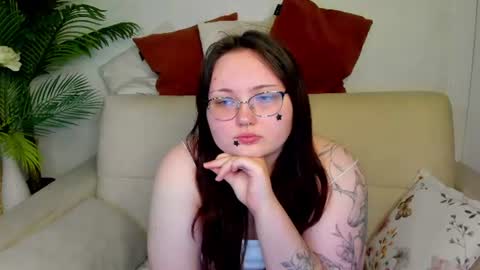 Snapshot of niki_glow chatting on July 27, 2026, 1:12 am Niki online show from July 27, 2026, 1:12 am