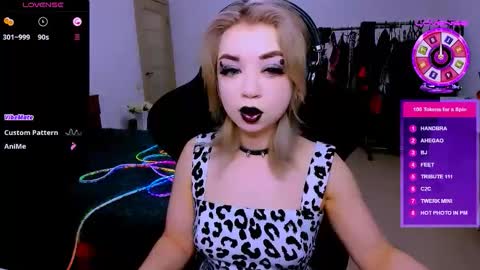 nikigoddesss online show from April 16, 2026, 2:56 am