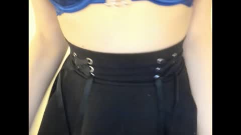 nikiololli666 online show from February 17, 2026, 7:31 pm