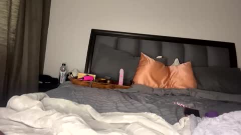 nikitalove104 online show from September 12, 2025, 5:13 pm