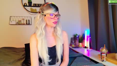 Snapshot of nikki_goldberg chatting on February 16, 2025, 8:21 am Kitty Chatte online show from February 16, 2025, 8:21 am