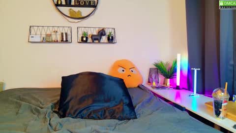 Snapshot of nikki_goldberg chatting on February 18, 2025, 8:36 pm Kitty Chatte online show from February 18, 2025, 8:36 pm