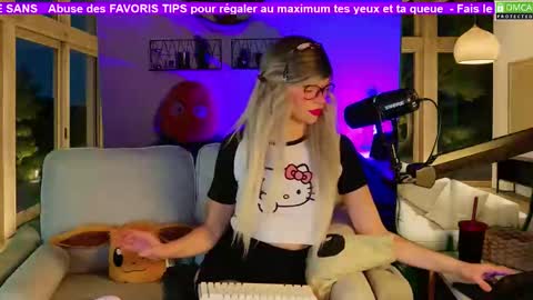 Snapshot of nikki_goldberg chatting on November 12, 2025, 8:52 pm Kitty Chatte online show from November 12, 2025, 8:52 pm