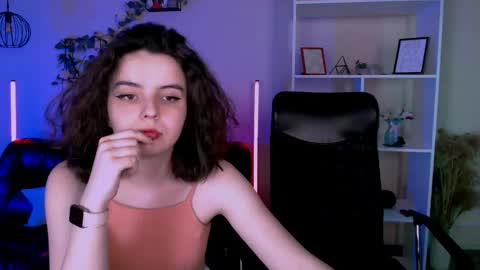 nikki_kiss_ online show from June 1, 2026, 8:27 am