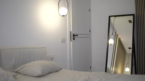 Nicole online show from October 21, 2025, 6:14 am