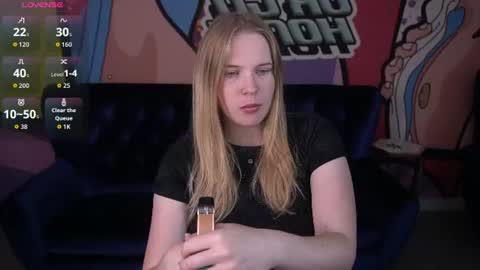nikkyreyyy online show from June 24, 2026, 5:28 am