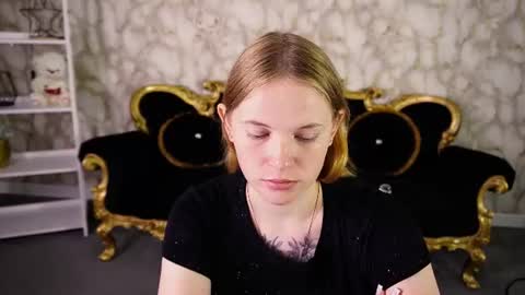 nikkyreyyy online show from June 30, 2026, 5:41 am