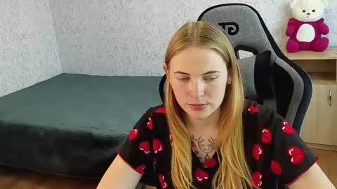 nikkyreyyy online show from July 28, 2026, 2:13 pm