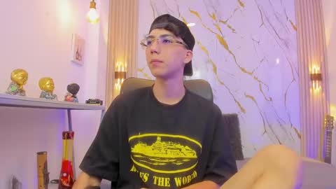 Snapshot of nikolay_gregori chatting on April 24, 2026, 4:04 am online show from April 24, 2026, 4:04 am