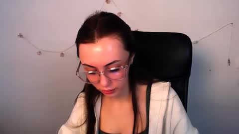 nikonara_ online show from April 13, 2026, 8:20 am