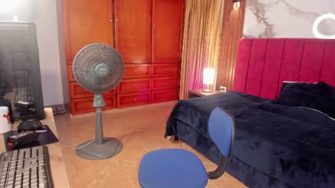 Snapshot of niky_nicole chatting on July 28, 2026, 10:53 pm Niky online show from July 28, 2026, 10:53 pm