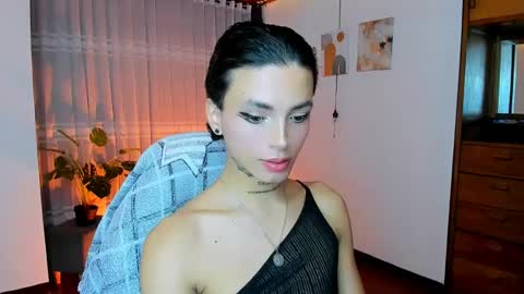 Snapshot of nilam217 chatting on June 3, 2026, 11:32 pm Nilam online show from June 3, 2026, 11:32 pm