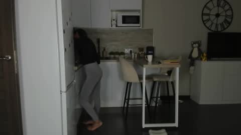 Bella online show from September 10, 2025, 7:25 pm