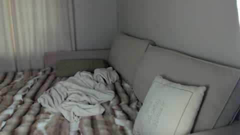 Bella online show from April 15, 2026, 5:25 am