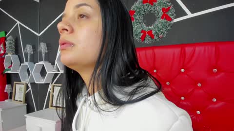 Snapshot of nina_cute06 chatting on December 30, 2024, 6:53 am Nina online show from December 30, 2024, 6:53 am