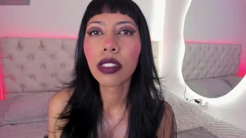 Nina Fox  online show from November 13, 2025, 12:59 pm