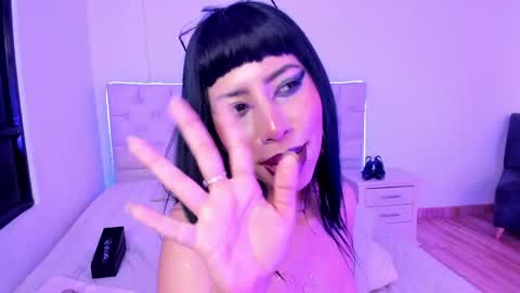 Nina Fox  online show from May 15, 2026, 11:01 pm