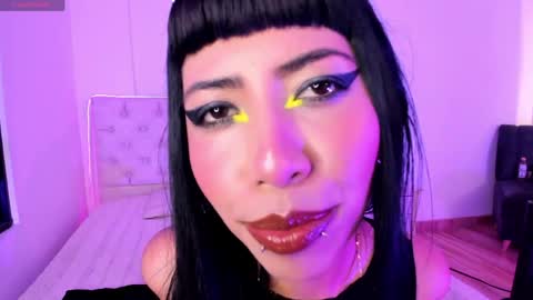Nina Fox  online show from June 3, 2026, 4:56 pm