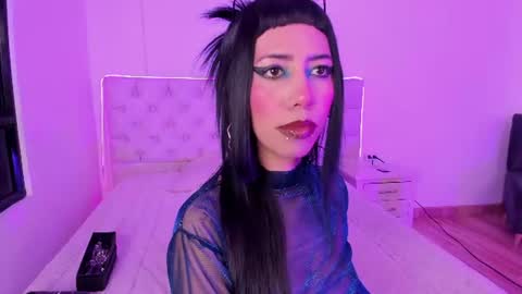 Nina Fox  online show from June 9, 2026, 2:28 pm