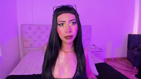 Nina Fox  online show from June 11, 2026, 4:49 pm