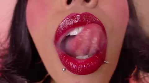 Nina Fox  online show from July 17, 2026, 12:06 am