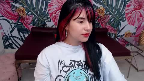 Nina online show from September 18, 2025, 8:11 pm