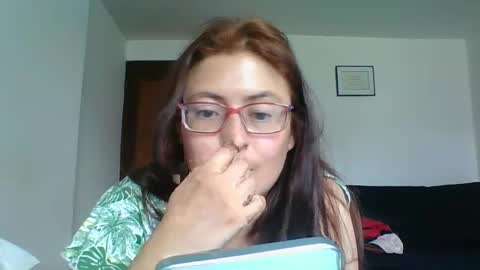 Snapshot of nina_petit chatting on February 11, 2025, 7:38 pm Nina online show from February 11, 2025, 7:38 pm