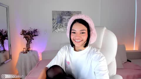 Snapshot of ninaa_sky chatting on February 19, 2025, 12:33 pm online show from February 19, 2025, 12:33 pm