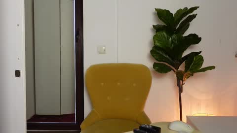 NinaCrystal online show from September 17, 2025, 7:43 am