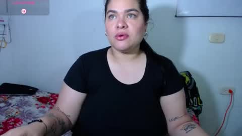 Snapshot of ninafuentes2x chatting on August 6, 2026, 4:58 am NinaFuentes online show from August 6, 2026, 4:58 am