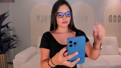 Snapshot of ninamichelle_ chatting on May 12, 2026, 6:05 pm Nina online show from May 12, 2026, 6:05 pm